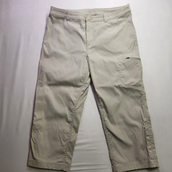 Eddie Bauer Pants - ⭐️Eddie Bauer Rainer Tech Capris – Women’s Size 10 – Beige Hiking / Travel